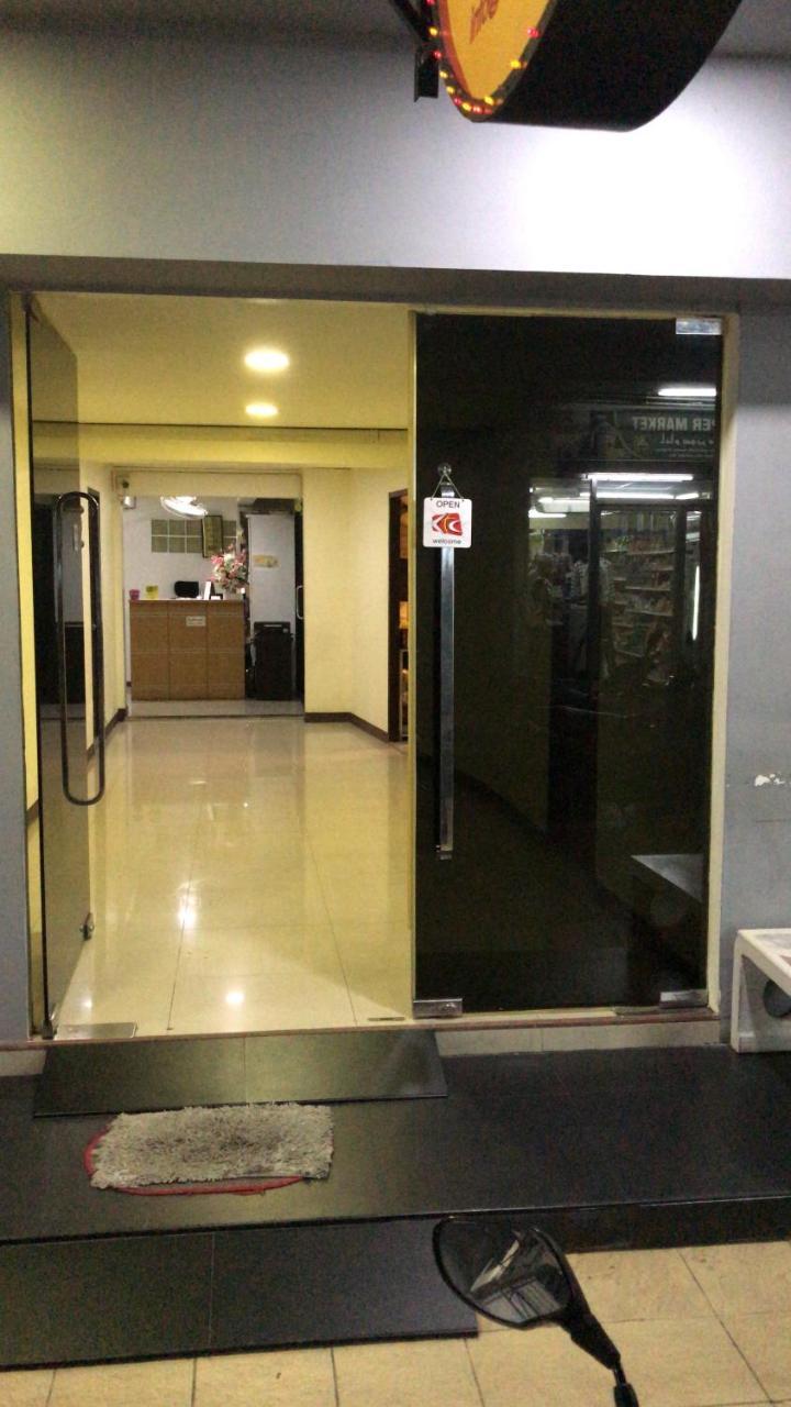 曼谷 乌诺宾馆酒店 外观 照片
